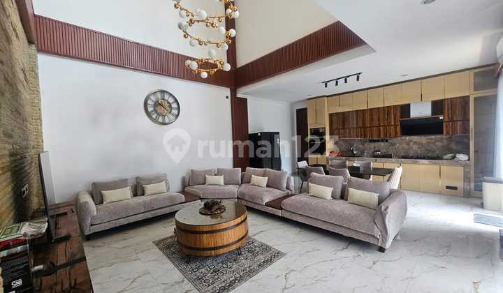 For Sale Luxury Villa-Style House 3 Floors Location Kerobokan