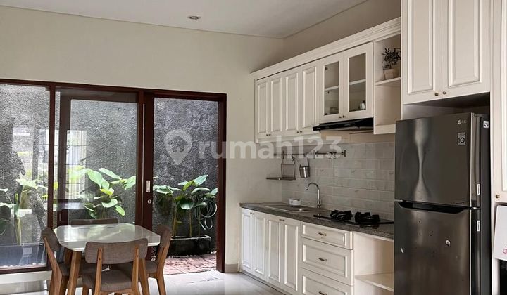 Modern House in a Strategic Location in Denpasar with Rice Field Views. Highly Strategic Location on Moyo Island Street in South Denpasar.