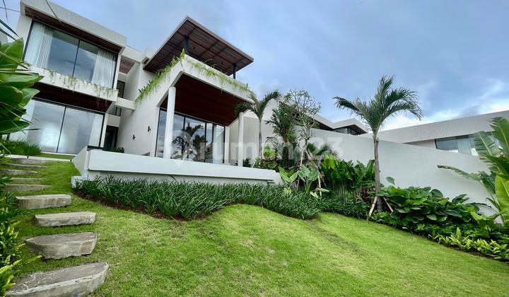 Villa Two Bedroom Modern Mewah Dengan View & Rooftop Di Ungasan