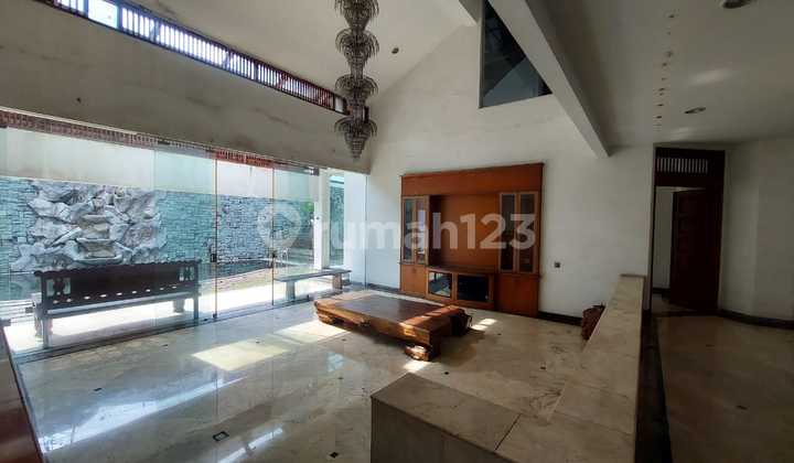 For Sale: Land Calculation Only, Already Has a Villa Building with 5 Bedrooms in Kartika Utama, South Jakarta For Sale: Land Calculation Only, Already Has a Villa Building with 5 Bedrooms in Kartika Utama, South Jakarta