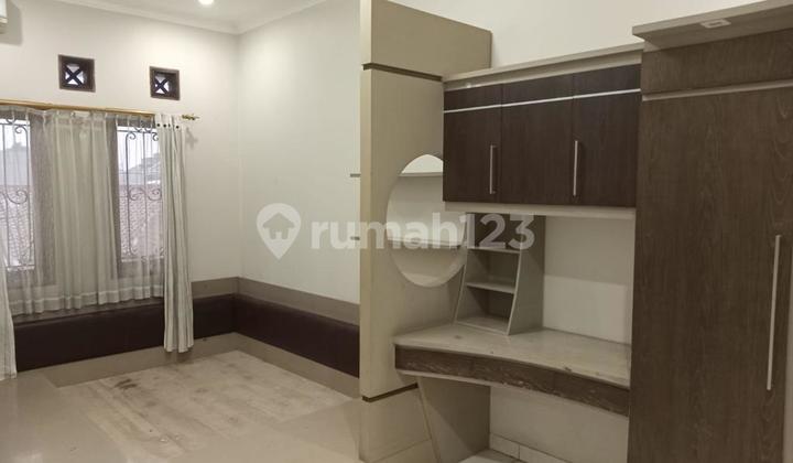 For Rent: 2-Story Ready-to-Occupy Building, Mekar Wangi
