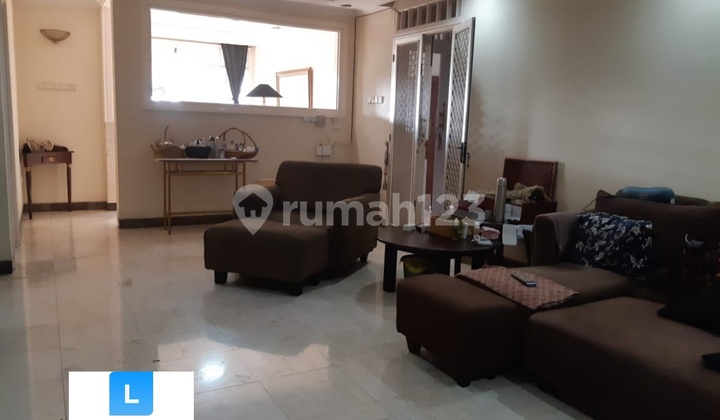 Dijual Rumah 3lt Lt 200m2 Semi Furnished Ada Halaman, Di Jalan Ciloto, Puri Cinere, Jakarta Selatan 2