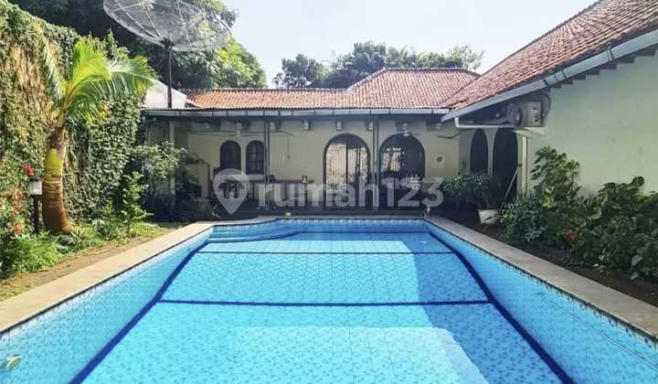 Dijual Rumah Classic Siap Huni Luas 915m2 di Kebayoran Baru, Jakarta Selatan 