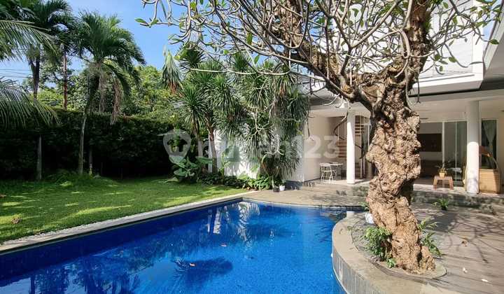 Best Deal!! Dijual Rumah Siap Huni 1 Lantai Halaman Luas, di Kemang Ampera, Jakarta Selatan Best Deal!! Dijual Rumah Siap Huni 1 Lantai Halaman Luas, di Kemang Ampera, Jakarta Selatan