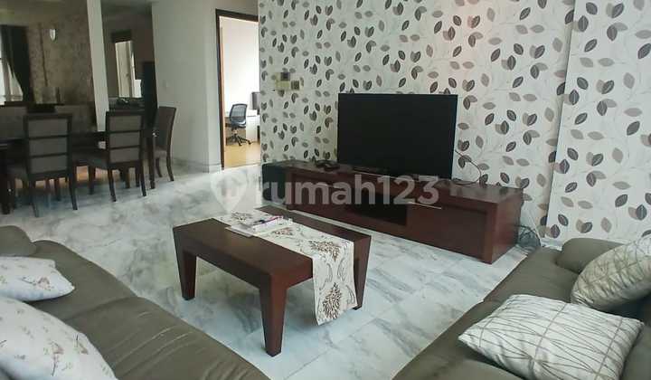 Dijual Apartemen The Peak Sudirman 3BR + 1 Size 159m2 with Balcony, Private Lift , Furnish, Jakarta Selatan