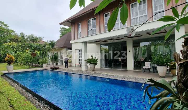 Dijual Rumah Asri Design Villa Luas 1.650m2 Furnish 2 Lantai 4KT+2  Di Veteran, Jakarta Selatan 
