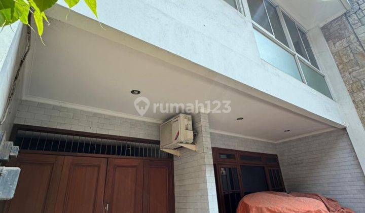 Disewakan Rumah 3 Lantai Luas Tanah 133m2 di Gunung Sahari, Jakarta Pusat 1