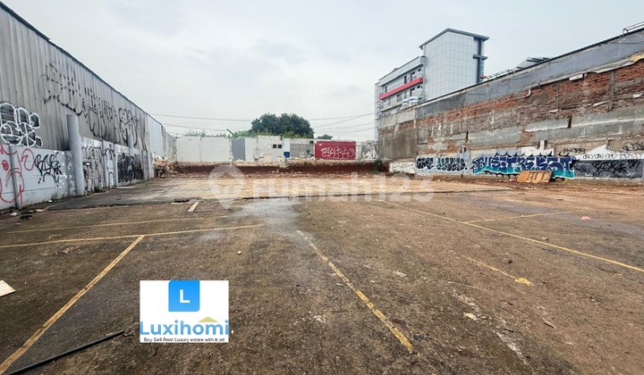 For Rent, 926m2 Land, Suitable for Business, Location at Jl. Raya Arteri Permata Hijau