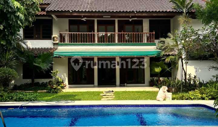 For Sale Rumah Cantik Asri Luas 1029m2, Ada Pool dan Halaman Luas di Kemang Jakarta Selatan