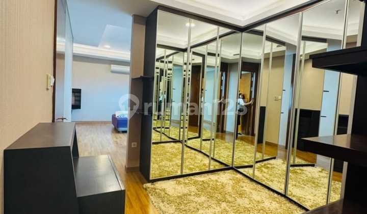 For Rent Apartment Senayan City Residence 2 Large Bedroom Size 207sqm Private Lift, Furnish High Floor, View Golf 2