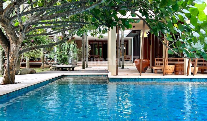 Dijual Rumah Mewah Nuansa Villa Akses Jalan Lebar Dekat Ke Pintu Toll, Lokasi Di Villa Cinere Mas