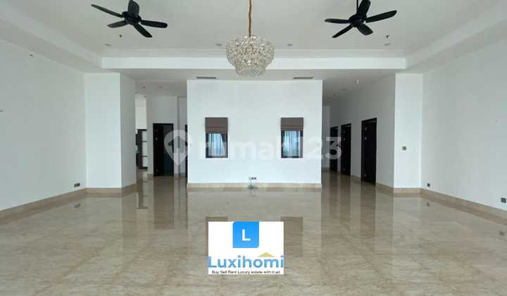 Dijual Junior Penthouse Pakubuwono Residence  
Ukuran 520m², Tipe 4 Kamar Tidur, Semi Furnished, Pemandangan Kota  

*Translated to English:*  
For Sale Junior Penthouse Pakubuwono Residence  
Size 520m², 4 Bedroom Type, Semi-Furnished, City View