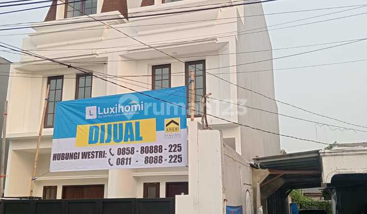 Price Drop !! For Sale 3-Story Shophouse in a Strategic Location on Jalan Bangka 8-Mampang, South Jakarta, Perfect for Business 2