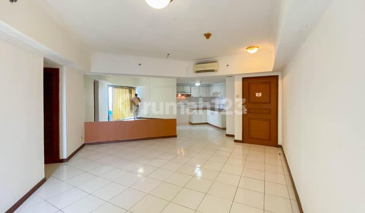 For Sale Sudirman Apartment Tower Condominium 3Bedroom Size 100m2 Unfurnished View Pool, Strategic Location in Jakarta Selatan 