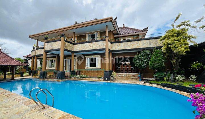 Dijual Villa Di Lingkungan Villa Dekat Kawasan Jalan Gatsu 1