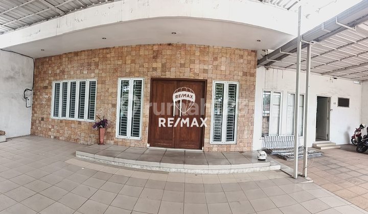 Rumah Modern Eksklusif Tengah Kota - Ex Public Figure Rumah Modern Eksklusif Tengah Kota - Ex Public Figure