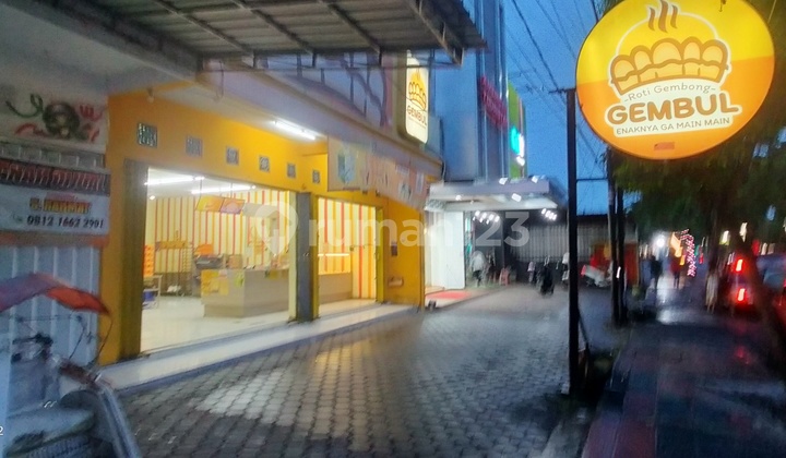 For Sale Shop House and Boarding Rooms in the Strategic Area of Dek8 Street 1