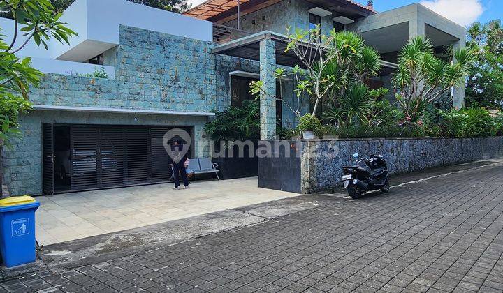  MODERN BALINESE VILLA JIMBARAN BALI