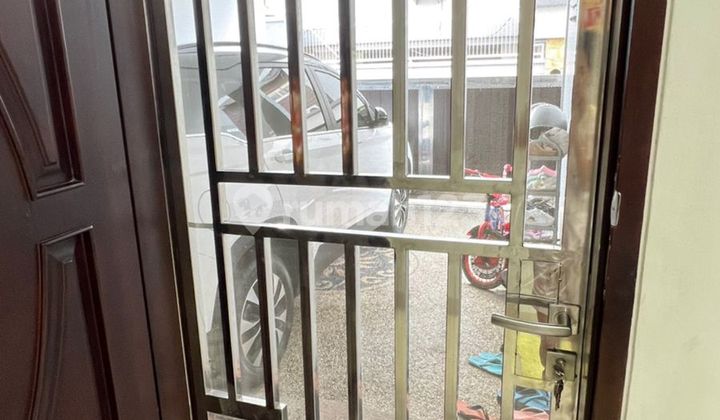 Di jual Rumah minimalis 3 lantai lokasi di pedungan 2