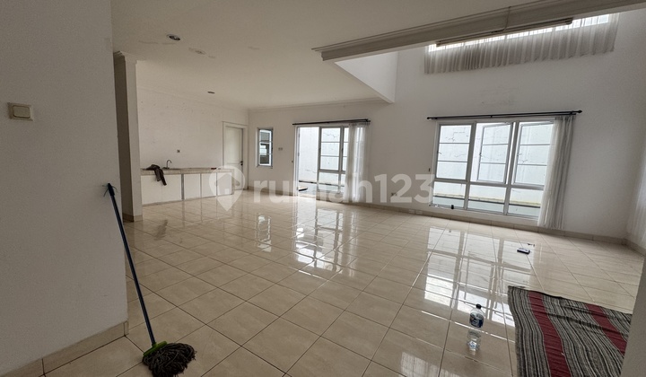 Corner House Kota Wisata