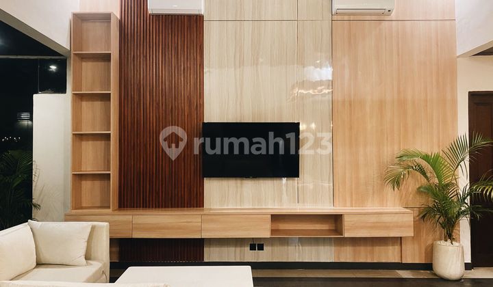 Private Villa in Seminyak near with Commercial Area