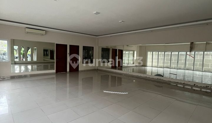 Building and property in good condition in the Denpasar area 2