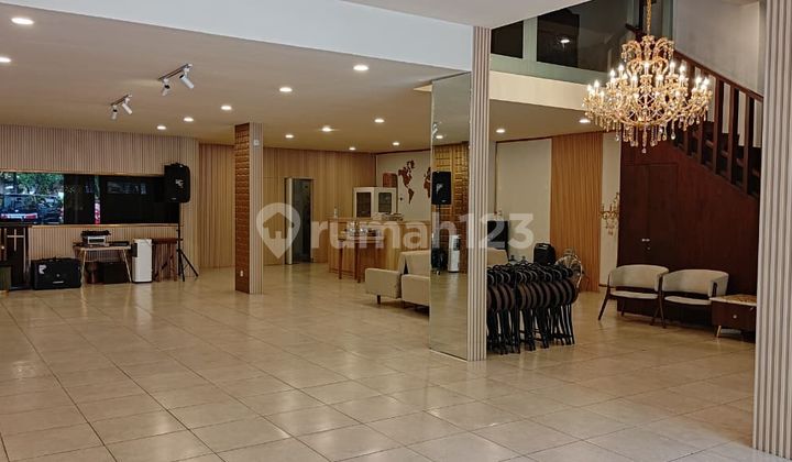 COMMERCIAL SPACE SUITABLE FOR OFFICE, SHOWROOM, RESTAURANT 2