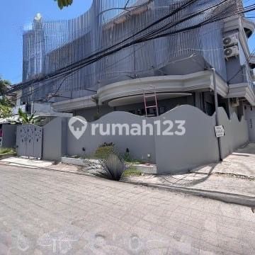 Building Ex-Spa 3 Floors In Seminyak Area Ready For Rent