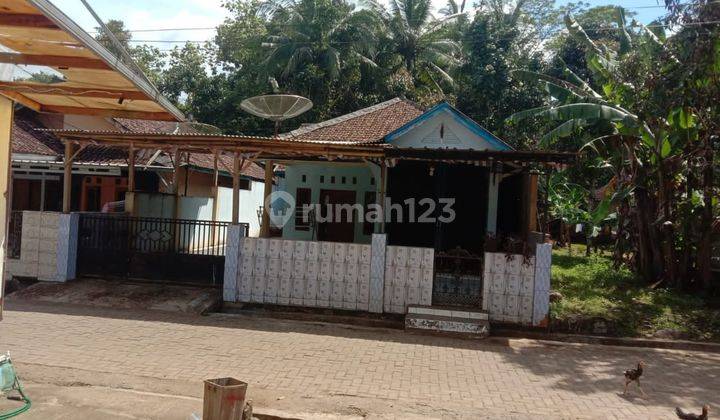 Rumah Dekat Jalan Raya Utama 1