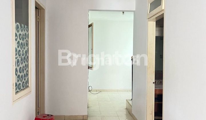 8-Room House in Daan Mogot Baru