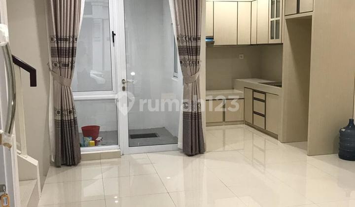 Rumah Bagus & rapi 2 Lantai sudah semi furnish di Vivacia BSD 