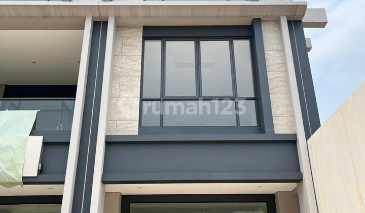 3-Story Shop House Full Building in Carson Gading Serpong