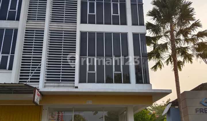 Ruko 2.5 Lantai Siap Huni di Cluster Fresco