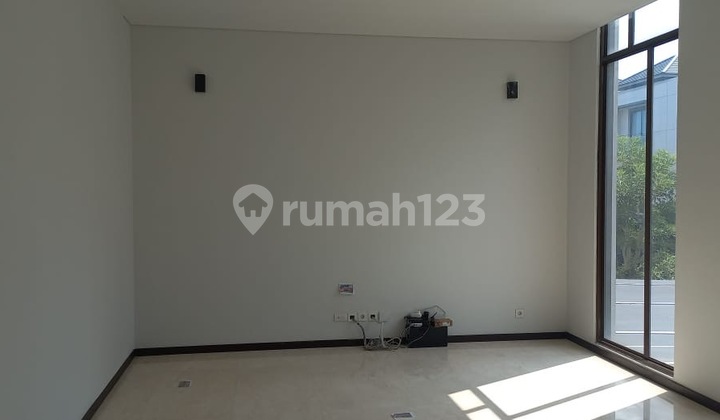 Disewakan Rumah Semi Furnished 3 Lantai Zora BSD Tangerang 2