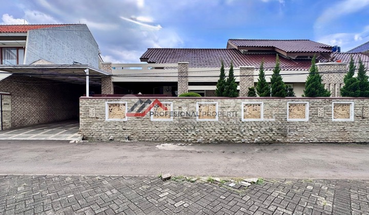 Rumah Mewah Dalam Komplek
