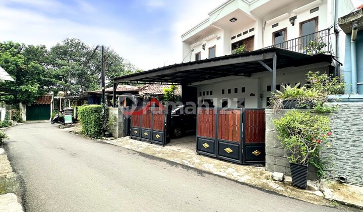 House in Tanjung Barat, Very Strategic Location. House in Tanjung Barat, Very Strategic Location.