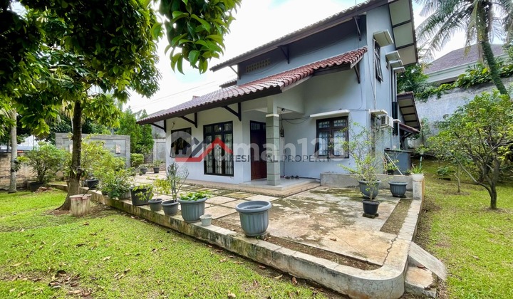 Rumah Dengan Halaman Luas Dan Lingkungan Asri 2