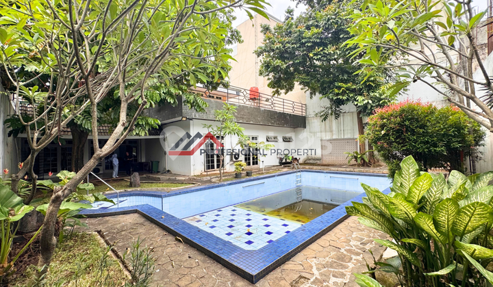 Rumah Bagus Untuk Usaha Area Komersil di Pondok Indah, Jakarta Selatan