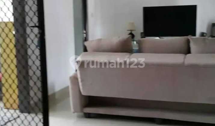 Rumah 2 Lantai Terawat Baik & Siap Huni 2