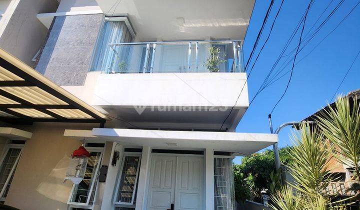 Rumah 2 Lantai Bagus Furnished SHM di Antapani, Bandung 1