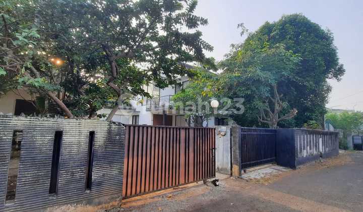 FOR SALE Houses in Rempoa Tangsel, 2 houses total 1000m², 2 land certificates (SHM). 2