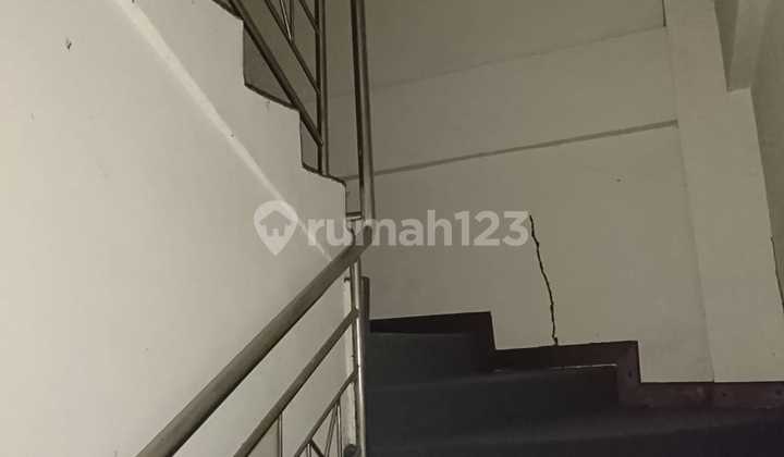 Affordable 4-Story Shop House for Sale in City Center Near Tunjungan 2