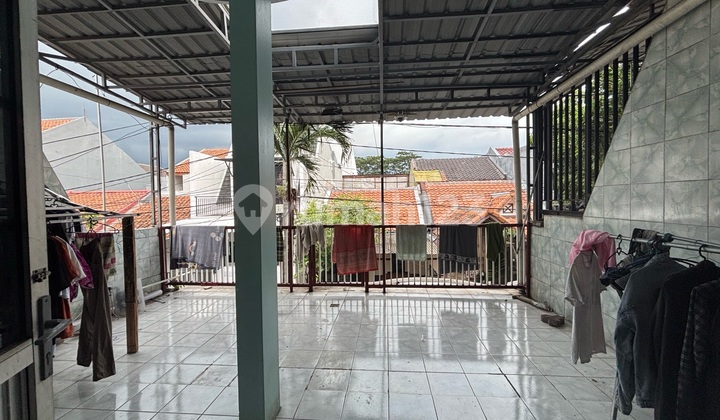 For Rent 3-Story House in Wiyung, Suitable for Office and Boarding House.