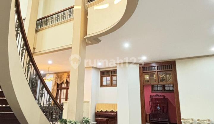 Dijual Rumah Usaha Lebar Dan Mewah Di Area Komersial Nginden