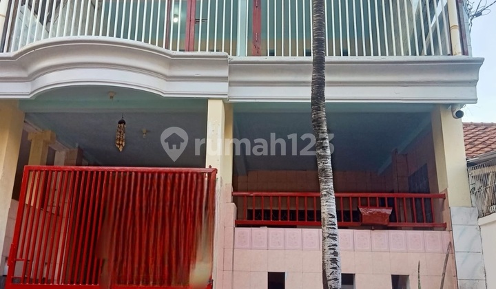 For Rent 3-Story House in Wiyung, Suitable for Office and Boarding House.