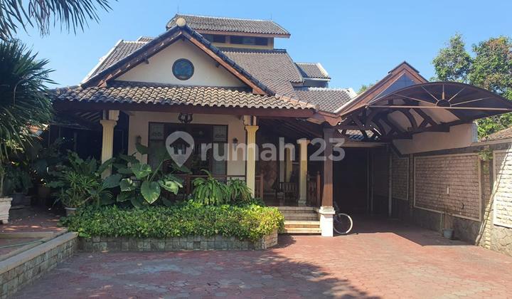 Rumah Klasik Raya Bluru Kidul Sidoarjo Mewah Shm