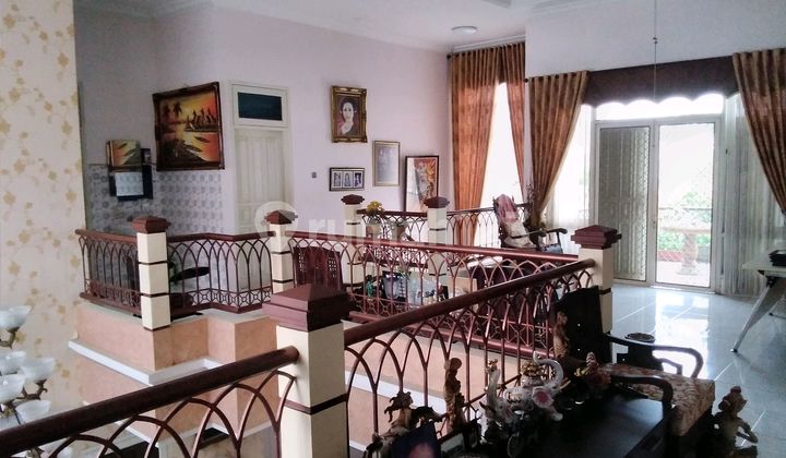 2-Story Rungkut Asri House Cheap Luxury SHM With Swimming Pool 2