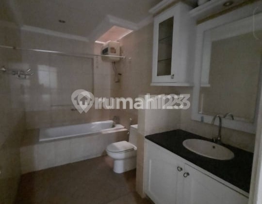 Rumah 2 Lantai Tenggilis Utara Siap Huni Dekat Ubaya 2