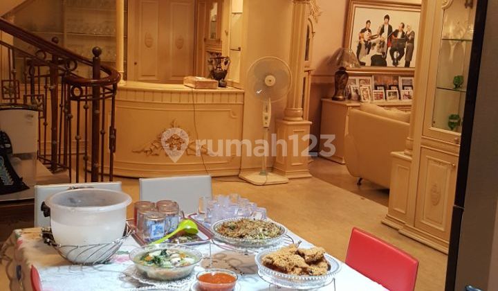 Rumah Mewah Menanggal Dekat Masjid Agung Surabaya Furnsihed 2