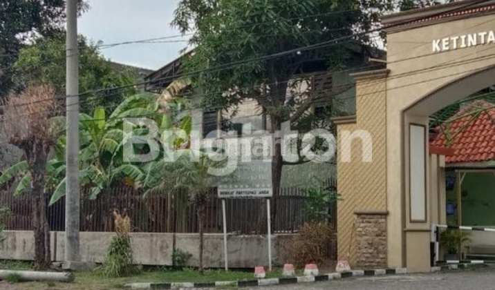 Rumah Pojok Ketintang Madya Hitung Tanah Cocok Bangun Ulang 2